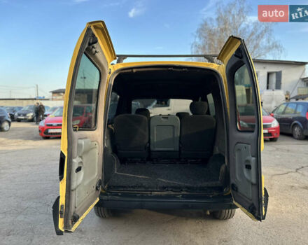 Желтый Рено Кенгу, объемом двигателя 1.46 л и пробегом 299 тыс. км за 3850 $, фото 45 на Automoto.ua