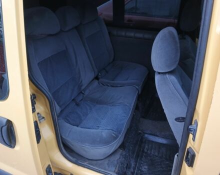 Желтый Рено Кенгу, объемом двигателя 1.5 л и пробегом 429 тыс. км за 3299 $, фото 10 на Automoto.ua