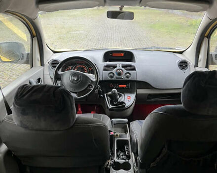 Желтый Рено Кенгу, объемом двигателя 1.46 л и пробегом 348 тыс. км за 4650 $, фото 10 на Automoto.ua