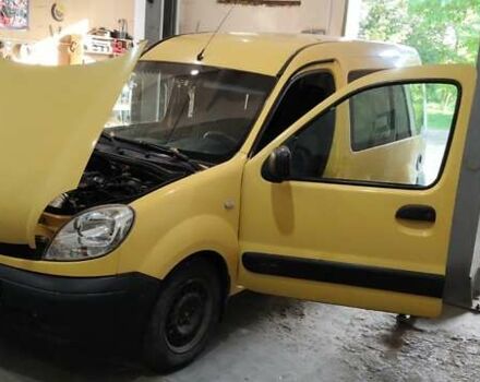 Желтый Рено Кенгу, объемом двигателя 1.46 л и пробегом 235 тыс. км за 3700 $, фото 2 на Automoto.ua