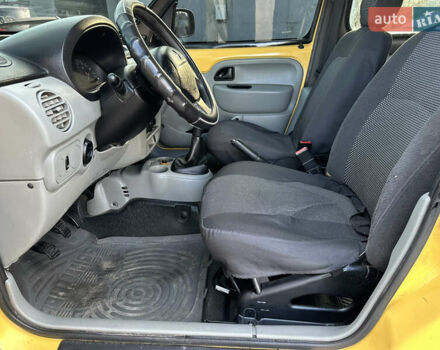 Желтый Рено Кенгу, объемом двигателя 1.46 л и пробегом 299 тыс. км за 3850 $, фото 31 на Automoto.ua