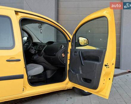 Рено Кєнгу 2015 у Тернополі на Automoto.ua Жовтий Рено Кєнгу, об'ємом двигуна 0 л та пробігом 110 тис. км за 7500 $, фото 15 на Automoto.ua
