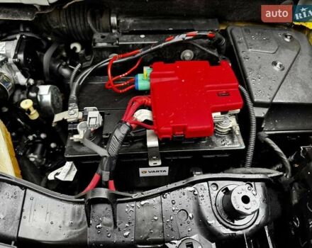 Желтый Рено Кенгу, объемом двигателя 1.5 л и пробегом 109 тыс. км за 9500 $, фото 7 на Automoto.ua