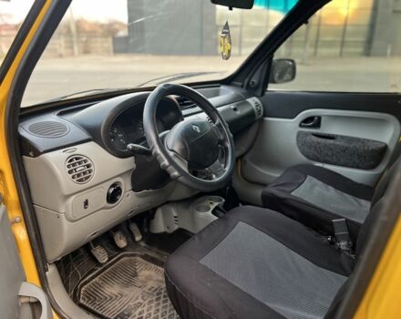 Желтый Рено Кенгу, объемом двигателя 1.5 л и пробегом 244 тыс. км за 3099 $, фото 5 на Automoto.ua