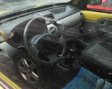 Желтый Рено Кенгу, объемом двигателя 1.4 л и пробегом 165 тыс. км за 3500 $, фото 5 на Automoto.ua