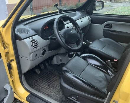 Желтый Рено Кенгу, объемом двигателя 1.5 л и пробегом 500 тыс. км за 3700 $, фото 6 на Automoto.ua