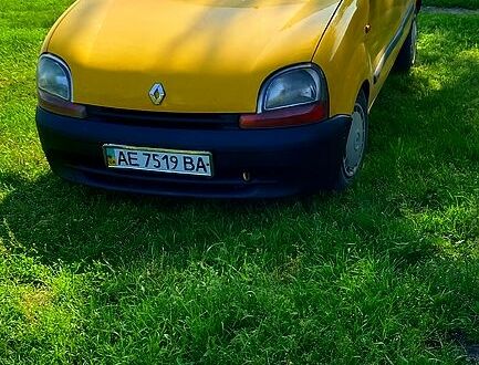 Желтый Рено Кенгу, объемом двигателя 1.9 л и пробегом 300 тыс. км за 2100 $, фото 1 на Automoto.ua