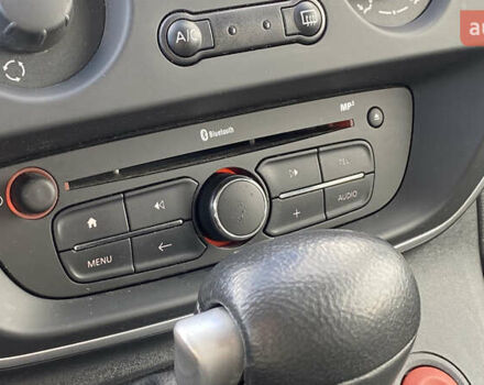 Серый Рено Кенгу, объемом двигателя 0 л и пробегом 91 тыс. км за 12200 $, фото 43 на Automoto.ua