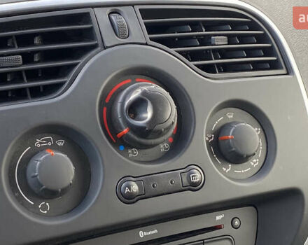 Серый Рено Кенгу, объемом двигателя 0 л и пробегом 91 тыс. км за 12200 $, фото 47 на Automoto.ua