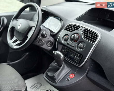 Серый Рено Кенгу, объемом двигателя 0 л и пробегом 45 тыс. км за 12900 $, фото 42 на Automoto.ua