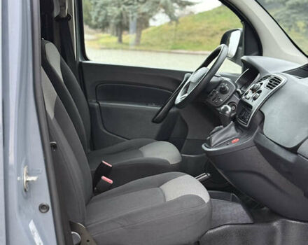 Серый Рено Кенгу, объемом двигателя 0 л и пробегом 45 тыс. км за 12900 $, фото 40 на Automoto.ua