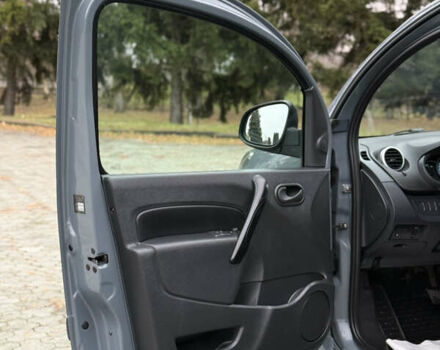 Сірий Рено Кєнгу, об'ємом двигуна 0 л та пробігом 45 тис. км за 12800 $, фото 20 на Automoto.ua