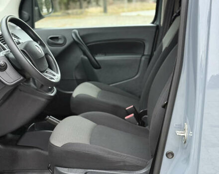 Серый Рено Кенгу, объемом двигателя 0 л и пробегом 45 тыс. км за 12900 $, фото 24 на Automoto.ua