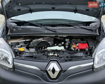 Сірий Рено Кєнгу, об'ємом двигуна 0 л та пробігом 45 тис. км за 12800 $, фото 56 на Automoto.ua
