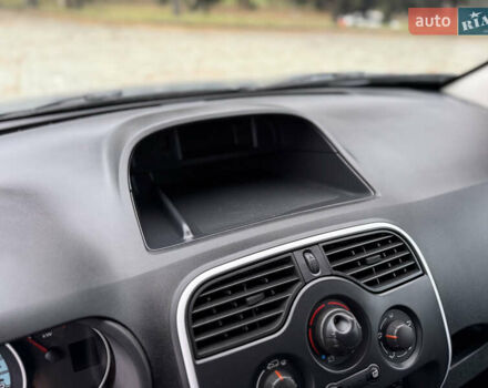 Сірий Рено Кєнгу, об'ємом двигуна 0 л та пробігом 45 тис. км за 12800 $, фото 29 на Automoto.ua