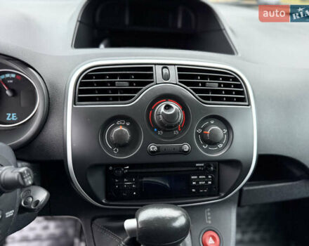 Сірий Рено Кєнгу, об'ємом двигуна 0 л та пробігом 45 тис. км за 12800 $, фото 28 на Automoto.ua