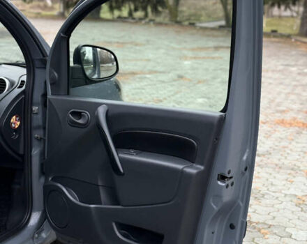 Сірий Рено Кєнгу, об'ємом двигуна 0 л та пробігом 45 тис. км за 12800 $, фото 36 на Automoto.ua