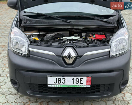 Серый Рено Кенгу, объемом двигателя 0 л и пробегом 45 тыс. км за 12900 $, фото 54 на Automoto.ua