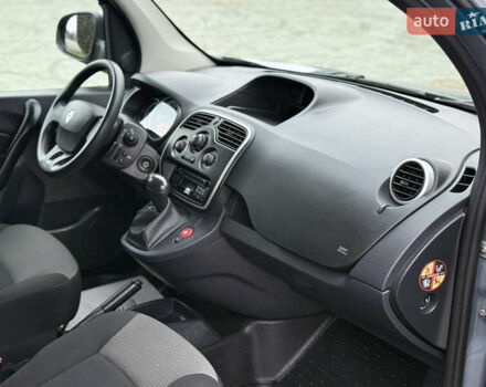 Серый Рено Кенгу, объемом двигателя 0 л и пробегом 45 тыс. км за 12900 $, фото 38 на Automoto.ua