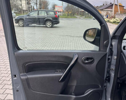 Серый Рено Кенгу, объемом двигателя 0 л и пробегом 65 тыс. км за 12900 $, фото 24 на Automoto.ua