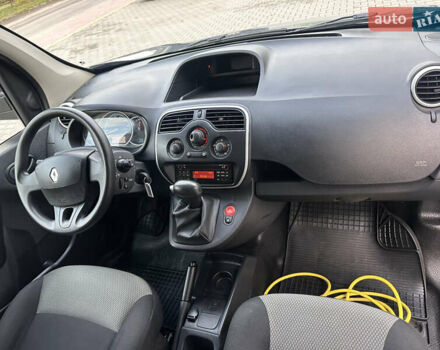 Серый Рено Кенгу, объемом двигателя 0 л и пробегом 65 тыс. км за 12900 $, фото 37 на Automoto.ua