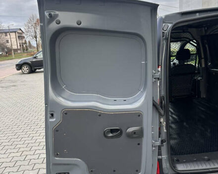 Серый Рено Кенгу, объемом двигателя 0 л и пробегом 65 тыс. км за 12900 $, фото 31 на Automoto.ua