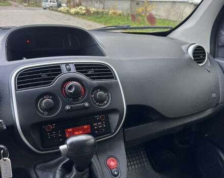 Серый Рено Кенгу, объемом двигателя 0 л и пробегом 65 тыс. км за 12900 $, фото 26 на Automoto.ua