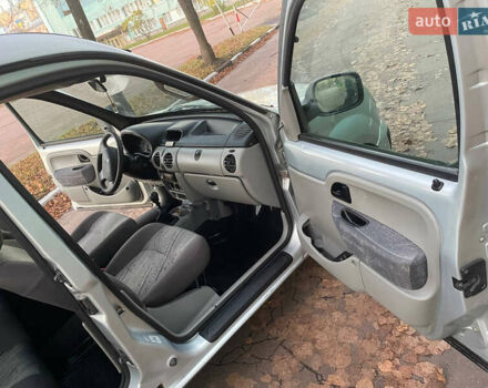 Серый Рено Кенгу, объемом двигателя 1.46 л и пробегом 289 тыс. км за 3999 $, фото 23 на Automoto.ua