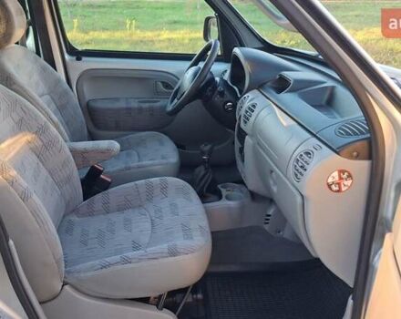 Рено Кенгу 2006 в Калуше на Automoto.ua Серый Рено Кенгу, объемом двигателя 1.2 л и пробегом 176 тыс. км за 4999 $, фото 40 на Automoto.ua