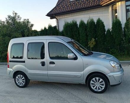 Серый Рено Кенгу, объемом двигателя 1.6 л и пробегом 221 тыс. км за 5600 $, фото 1 на Automoto.ua