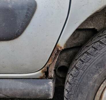 Серый Рено Кенгу, объемом двигателя 1.6 л и пробегом 300 тыс. км за 4500 $, фото 4 на Automoto.ua