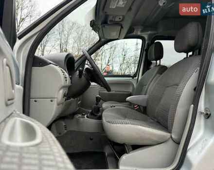 Серый Рено Кенгу, объемом двигателя 1.6 л и пробегом 224 тыс. км за 6300 $, фото 19 на Automoto.ua