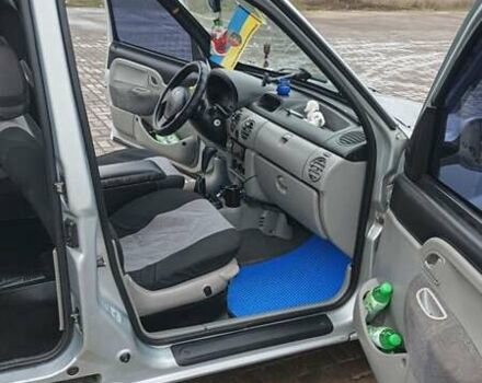 Серый Рено Кенгу, объемом двигателя 1.4 л и пробегом 312 тыс. км за 4700 $, фото 6 на Automoto.ua