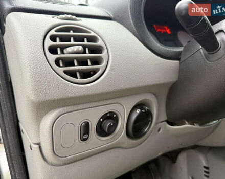 Серый Рено Кенгу, объемом двигателя 1.6 л и пробегом 224 тыс. км за 6300 $, фото 17 на Automoto.ua