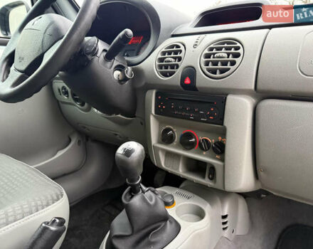 Серый Рено Кенгу, объемом двигателя 1.6 л и пробегом 224 тыс. км за 6300 $, фото 24 на Automoto.ua