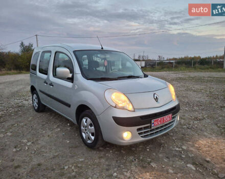 Серый Рено Кенгу, объемом двигателя 1.5 л и пробегом 237 тыс. км за 7350 $, фото 2 на Automoto.ua