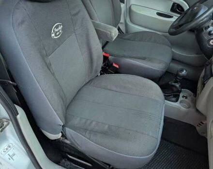 Серый Рено Кенгу, объемом двигателя 1.39 л и пробегом 202 тыс. км за 3950 $, фото 12 на Automoto.ua