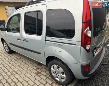 Серый Рено Кенгу, объемом двигателя 1.6 л и пробегом 206 тыс. км за 6000 $, фото 2 на Automoto.ua