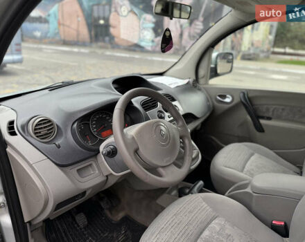 Серый Рено Кенгу, объемом двигателя 1.5 л и пробегом 230 тыс. км за 7600 $, фото 6 на Automoto.ua