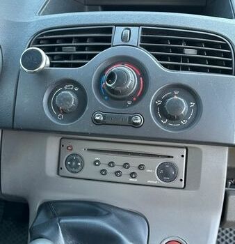 Серый Рено Кенгу, объемом двигателя 1.46 л и пробегом 306 тыс. км за 6000 $, фото 9 на Automoto.ua