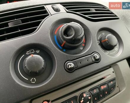 Рено Кєнгу 2010 у Івано-Франківську на Automoto.ua Сірий Рено Кєнгу, об'ємом двигуна 1.6 л та пробігом 220 тис. км за 7700 $, фото 42 на Automoto.ua