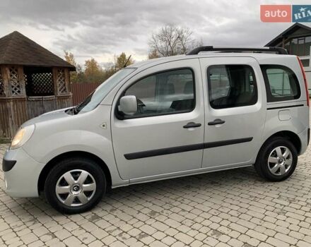 Рено Кєнгу 2010 у Івано-Франківську на Automoto.ua Сірий Рено Кєнгу, об'ємом двигуна 1.6 л та пробігом 220 тис. км за 7700 $, фото 5 на Automoto.ua