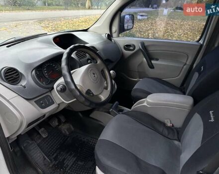 Рено Кенгу 2010 в Красноград на Automoto.ua Серый Рено Кенгу, объемом двигателя 1.5 л и пробегом 217 тыс. км за 6400 $, фото 8 на Automoto.ua