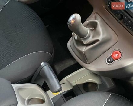 Серый Рено Кенгу, объемом двигателя 1.46 л и пробегом 231 тыс. км за 8200 $, фото 21 на Automoto.ua