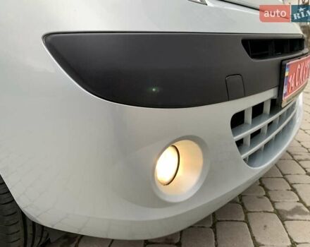 Рено Кєнгу 2010 у Івано-Франківську на Automoto.ua Сірий Рено Кєнгу, об'ємом двигуна 1.6 л та пробігом 220 тис. км за 7700 $, фото 18 на Automoto.ua