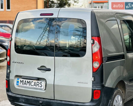 Сірий Рено Кєнгу, об'ємом двигуна 1.5 л та пробігом 302 тис. км за 5800 $, фото 3 на Automoto.ua