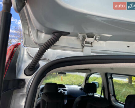 Рено Кєнгу 2011 у Івано-Франківську на Automoto.ua Сірий Рено Кєнгу, об'ємом двигуна 1.46 л та пробігом 250 тис. км за 7999 $, фото 59 на Automoto.ua