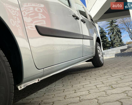 Рено Кєнгу 2011 у Івано-Франківську на Automoto.ua Сірий Рено Кєнгу, об'ємом двигуна 1.46 л та пробігом 250 тис. км за 7999 $, фото 9 на Automoto.ua