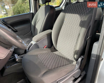 Рено Кєнгу 2011 у Івано-Франківську на Automoto.ua Сірий Рено Кєнгу, об'ємом двигуна 1.46 л та пробігом 250 тис. км за 7999 $, фото 39 на Automoto.ua