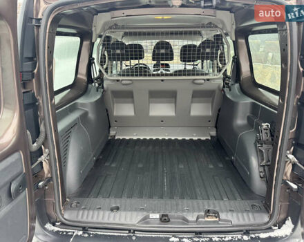 Сірий Рено Кєнгу, об'ємом двигуна 1.5 л та пробігом 220 тис. км за 9600 $, фото 16 на Automoto.ua